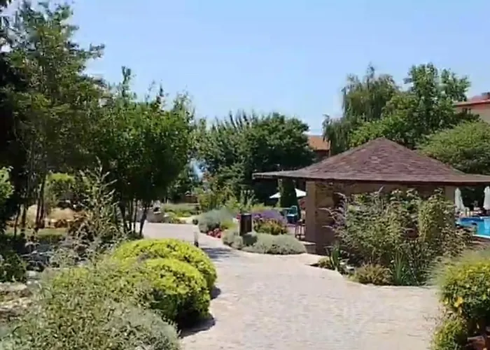 Garden Of Eden- Sweet Dreams Rey&mar Saint Апартаменти *