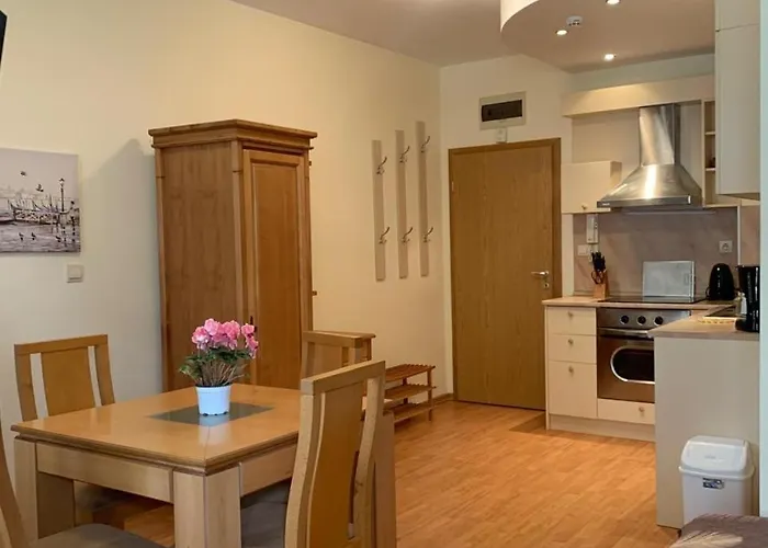 Garden Of Eden- Sweet Dreams Rey&mar Saint Апартаменти *